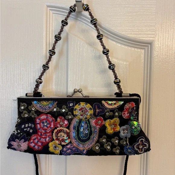 Le Régale Embroidered Floral Beaded Clutch with Beaded Strap & Clasp Close - Picture 3 of 8